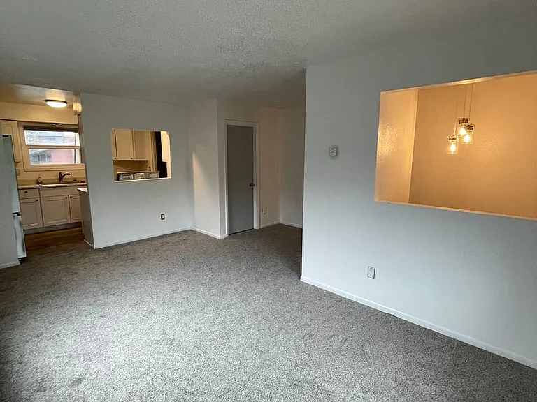 8521 Golden St — Photo 4