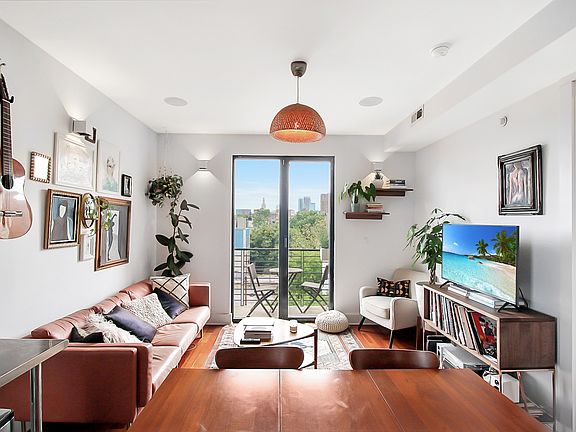3rd image of 315 Franklin Ave APT 4F