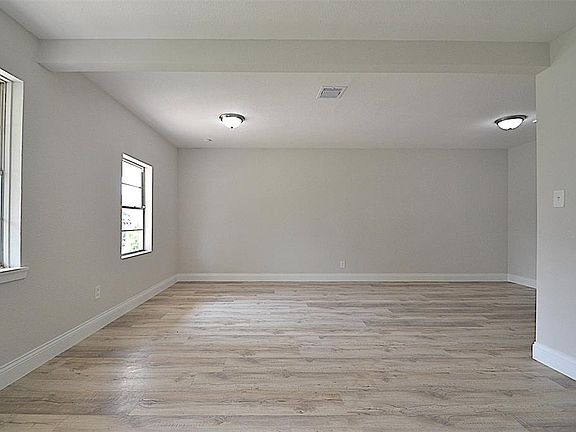 3rd image of 5619 Elm Springs Dr