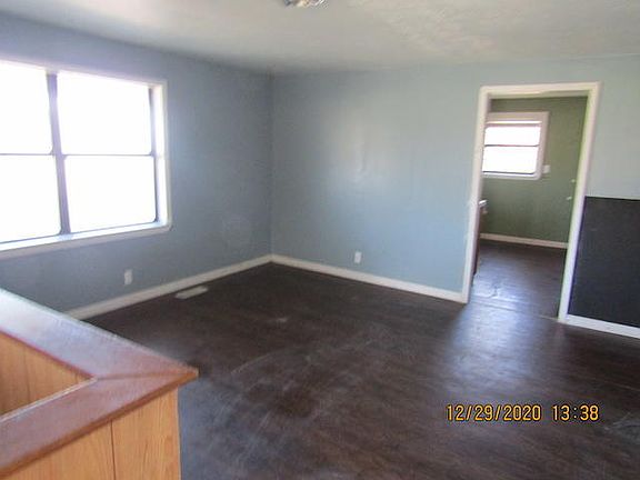 5th image of 601 1/2 Evans Dr