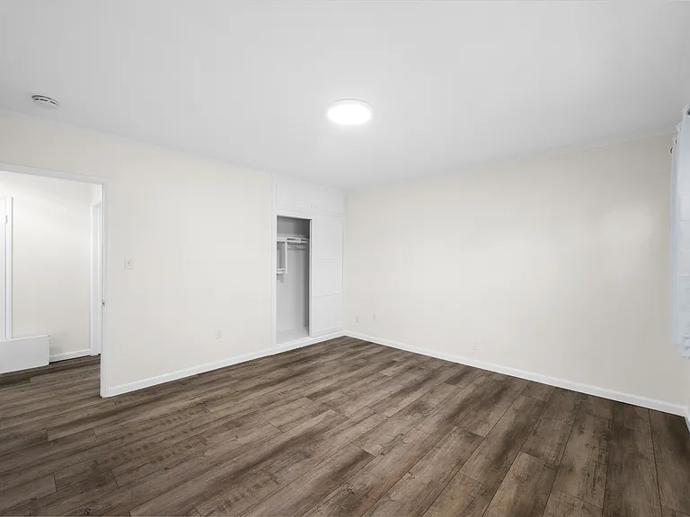 6001 S Fairfax Ave — Photo 12