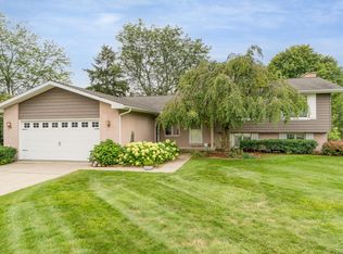 5481 S Glen Oak Dr, Saginaw, MI 48603