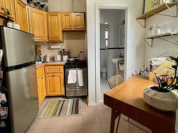 3rd image of 50 Carmine St APT 14