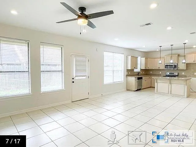 2101 Treasure Oaks Dr — Photo 3