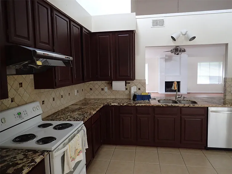 2130 Greencove Ln — Photo 5