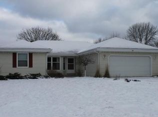 201 Glenwood Rd, Oconomowoc, WI 53066