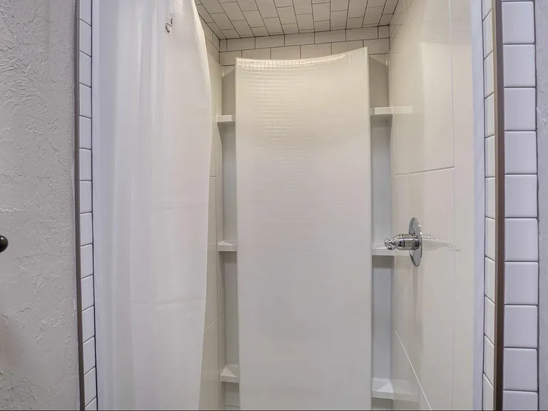 700 Wood Hollow Ln — Photo 15