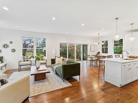 4th image of 3353 Everson Ave