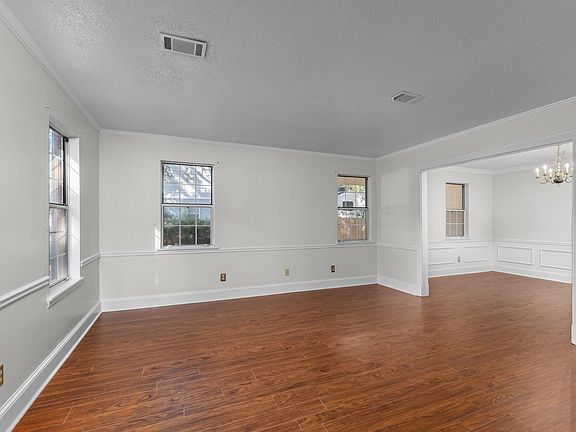3rd image of 2459 Riverlook Dr Drive