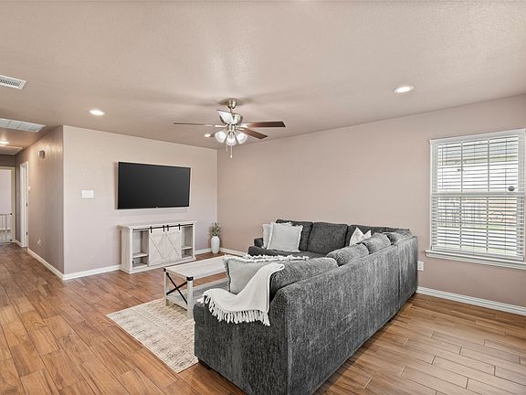 3rd image of 300 Lipscomb St