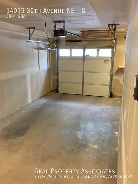 Seattle - Cedar Park Townhouse For Rent — Photo 2
