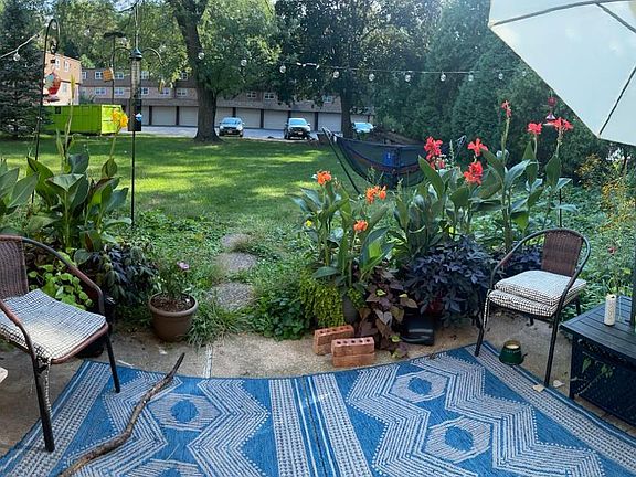 Sunny patio great for hosting bond fires and BBQ's