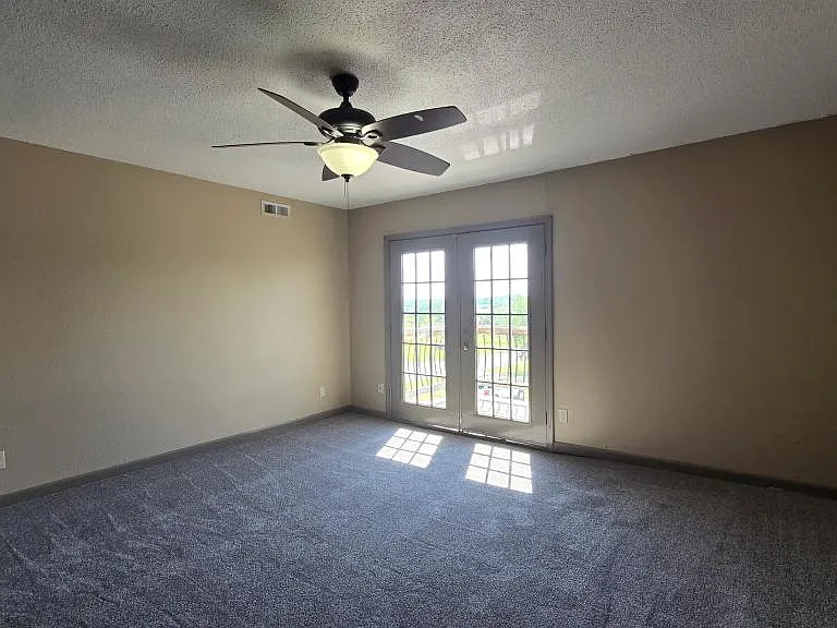 300 E Windsor Rd #123 — Photo 2