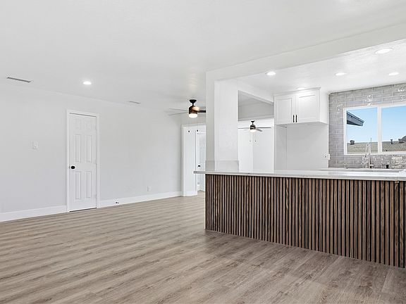4th image of 555 W Morgan St