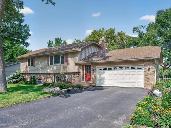 6227 Annapolis Ln N, Maple Grove, MN 55311