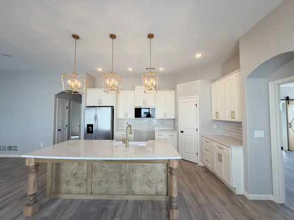 9874 Weeping Willow Dr, Manhattan, KS 66502