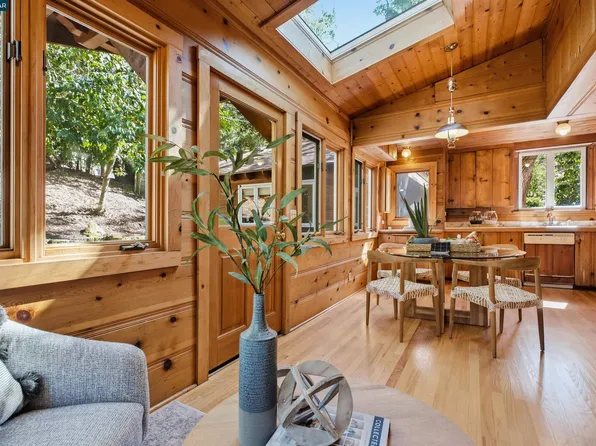 33 Oakwood Rd, Orinda, CA 94563