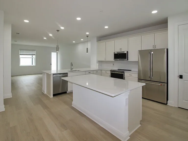 17978 Broadleaf Loop — Photo 3
