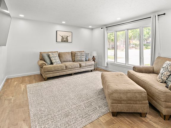 5th image of 1104 Timber Ln