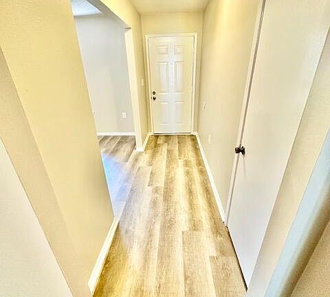 3rd image of 1204 Thomason Dr