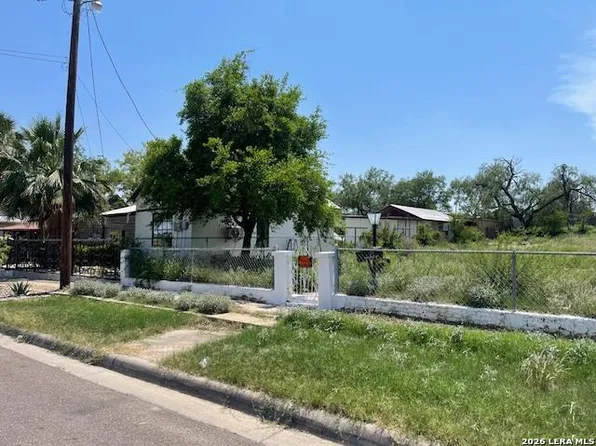 965 Ave D, Eagle Pass, TX 78852
