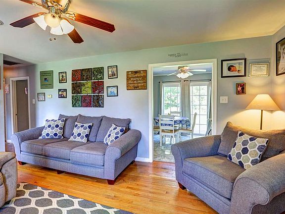 3rd image of 204 Ellisville Dr