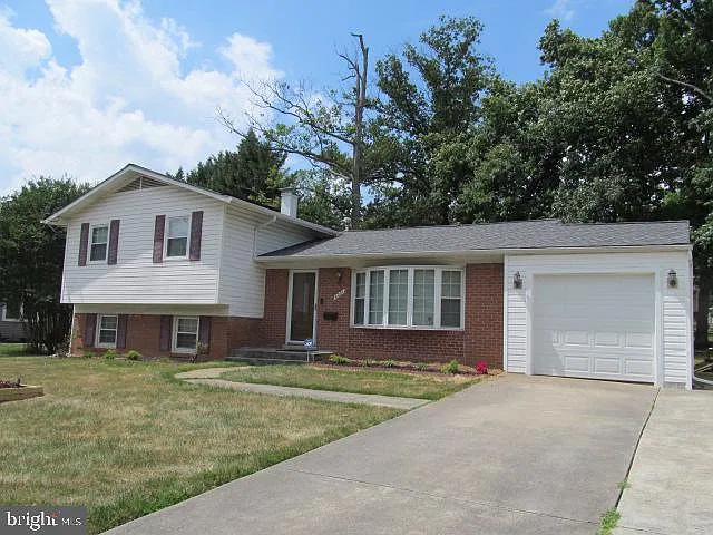 3 bed, 2.5 bath, 2104 sqft, $3,300 — Photo 1