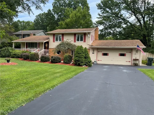 1453 Melbourne Dr, Girard, OH 44420