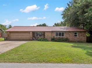 1106 NE 3rd St, Bentonville, AR 72712