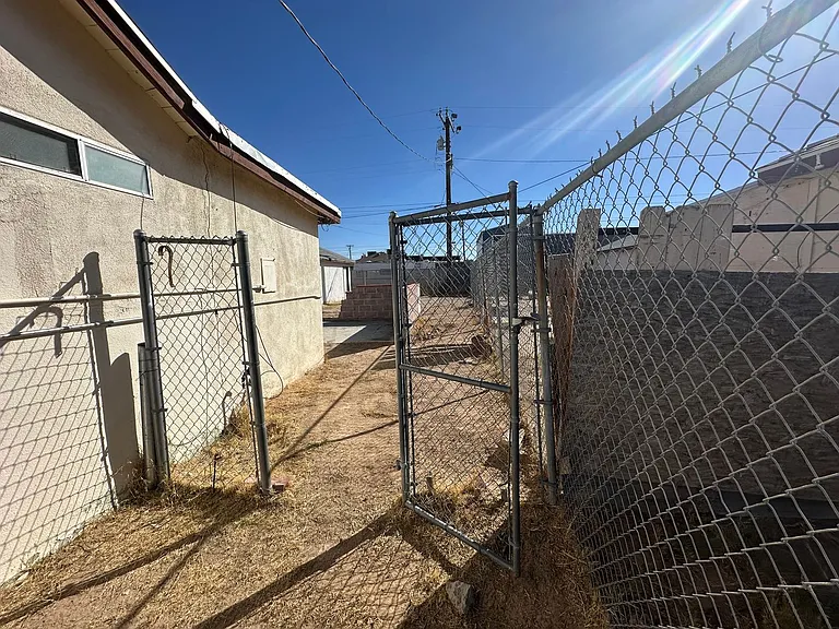 301 Panamint Ave — Photo 6