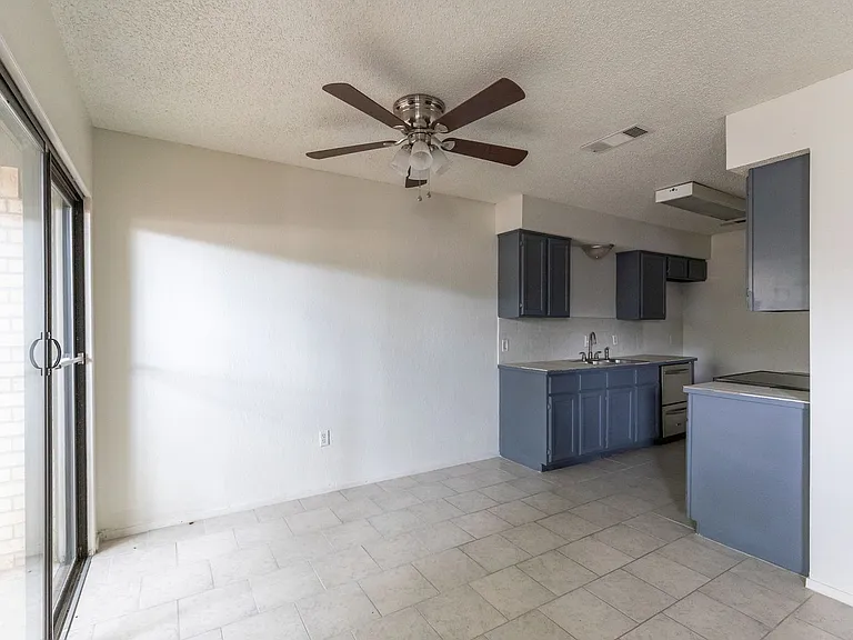 4925 Greenslope Dr — Photo 8