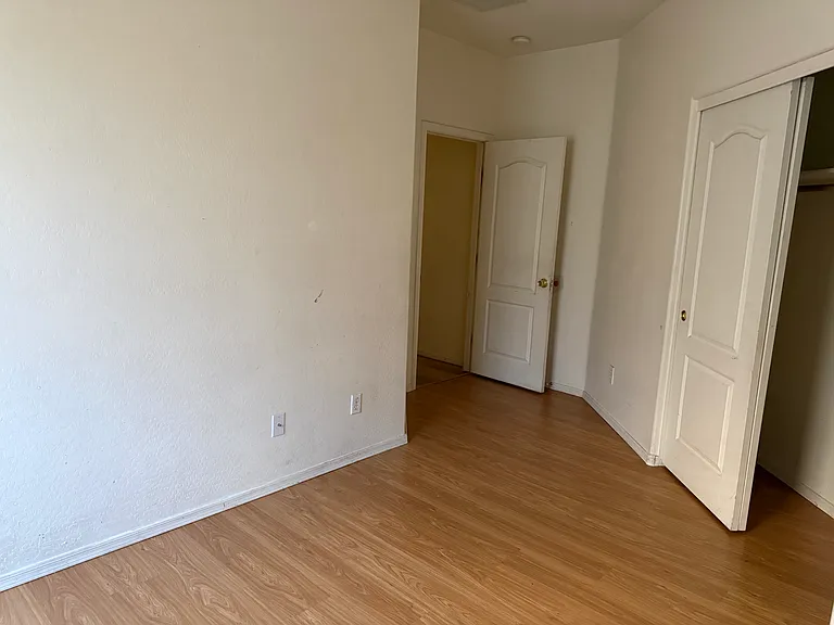 7146 S 68th Gln — Photo 11