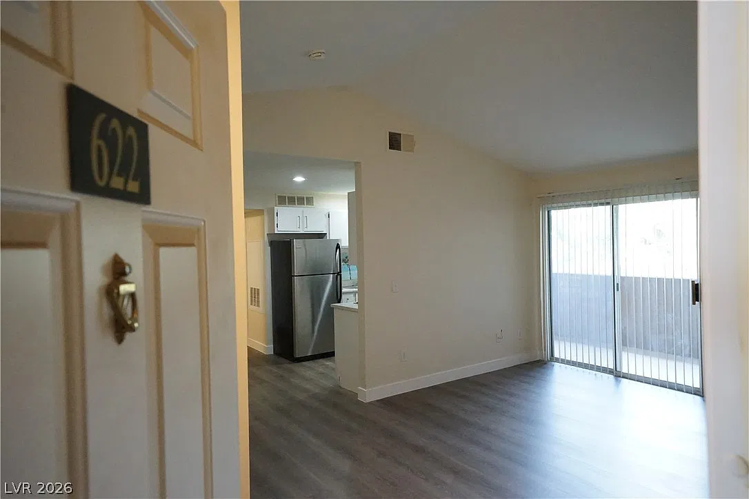 1 bed, 1.0 bath, 701 sqft, $1,295 — Photo 3