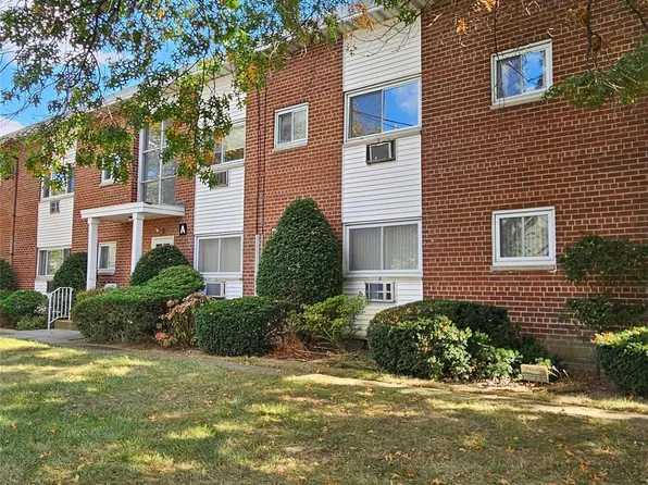 125 Hempstead Garden Drive #A2A, West Hempstead, NY 11552