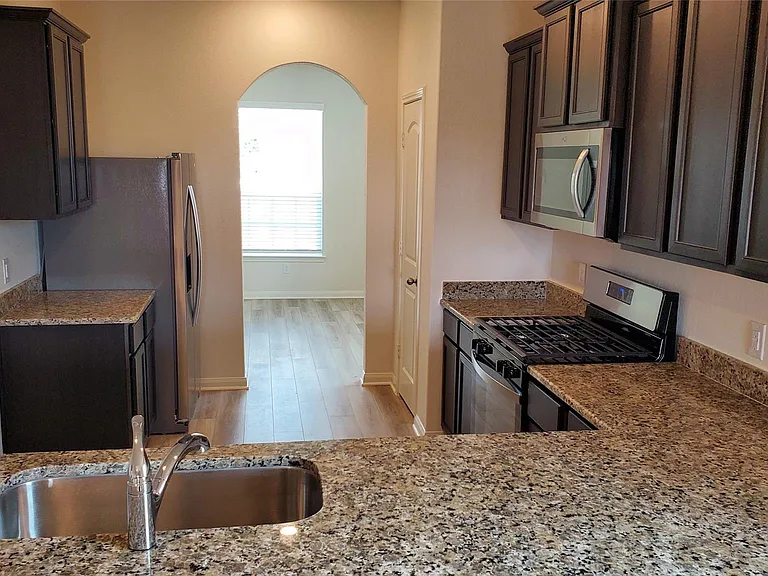 413 Bracken Hill Dr — Photo 4