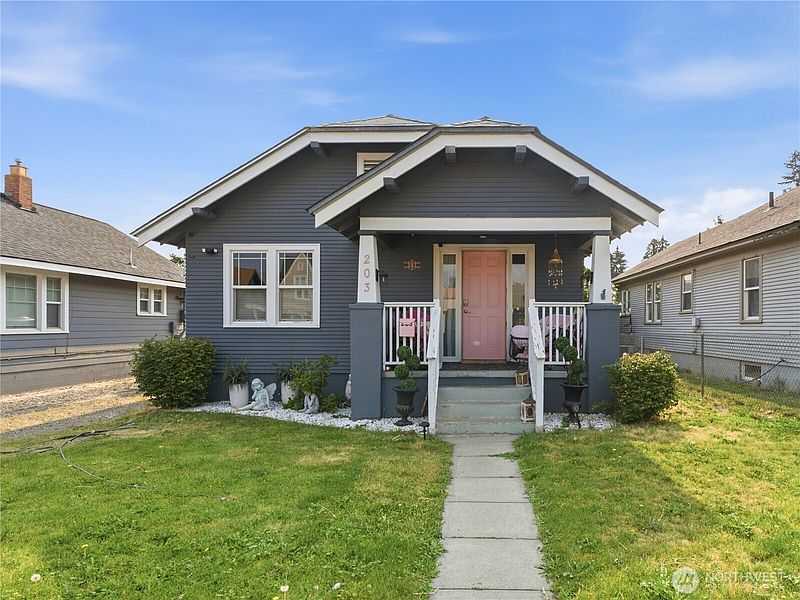 2nd image of 203 N Emerson Avenue