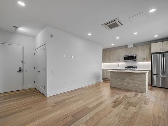 3rd image of 35 Jefferson Ave Unit 304
