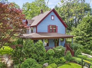 710 Dow Ave, Geneva, IL 60134