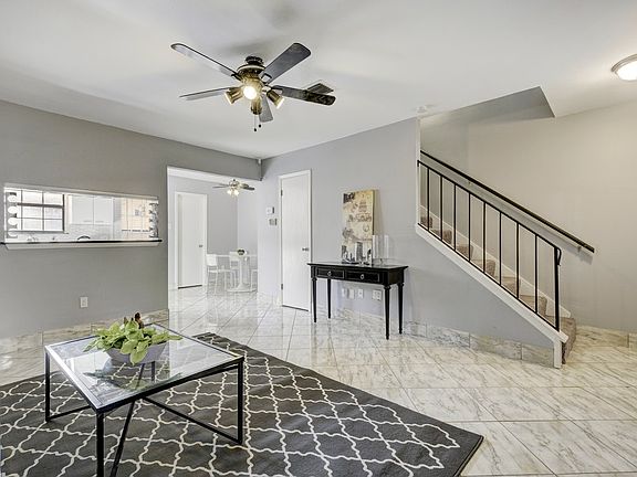 3rd image of 814 Banister Ln