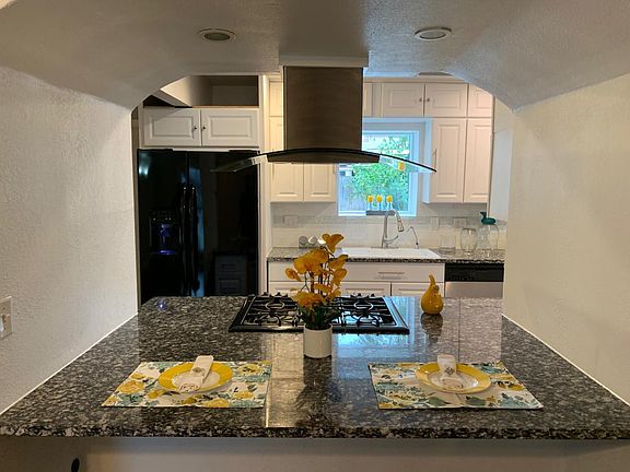 5th image of 827 Serenade Dr