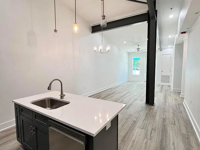 300 Seminary Dr — Photo 11