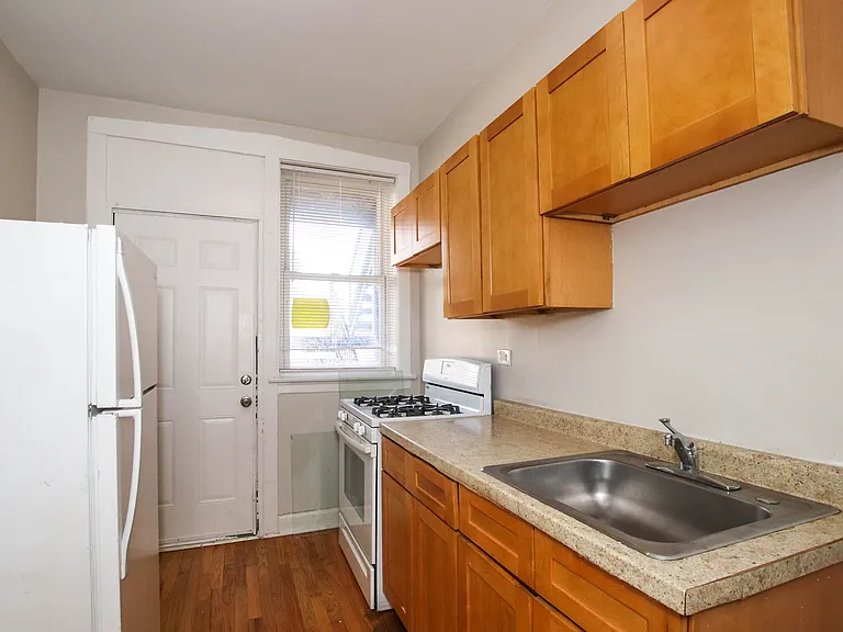 1444 E 67th Pl #1W — Photo 4
