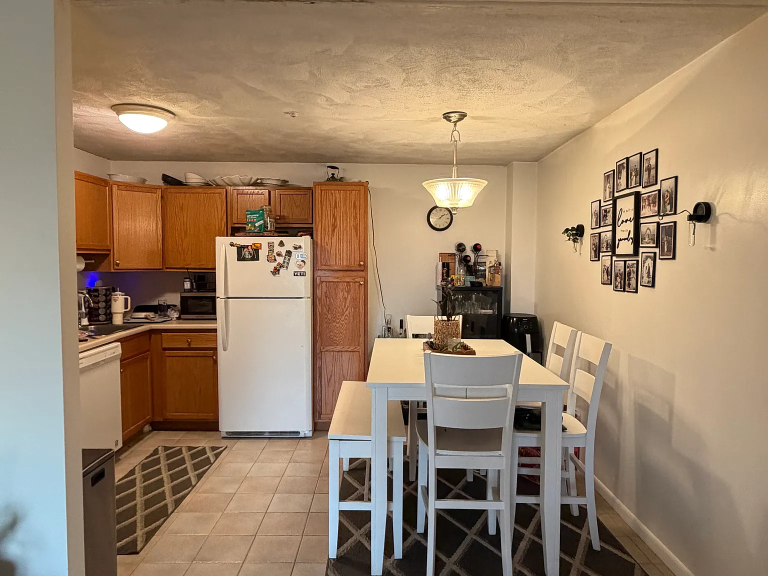 2 bed, 1.0 bath, 9999 sqft, $2,800 — Photo 4
