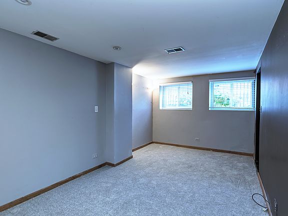 5th image of 624 W Aldine Ave APT 1E