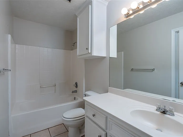 2402 Jaguar Ct — Photo 11