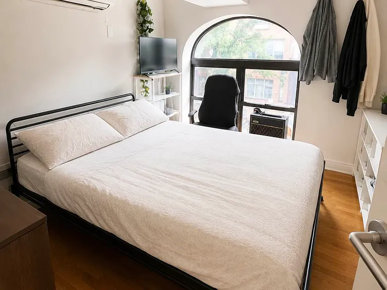 100 Dupont St #1H — Photo 9
