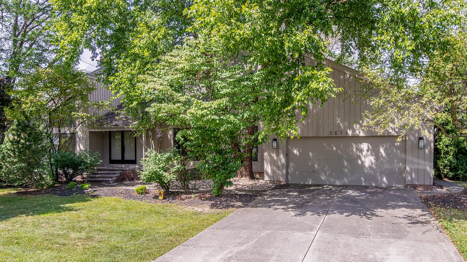 26185 Hurlingham Rd photo 1