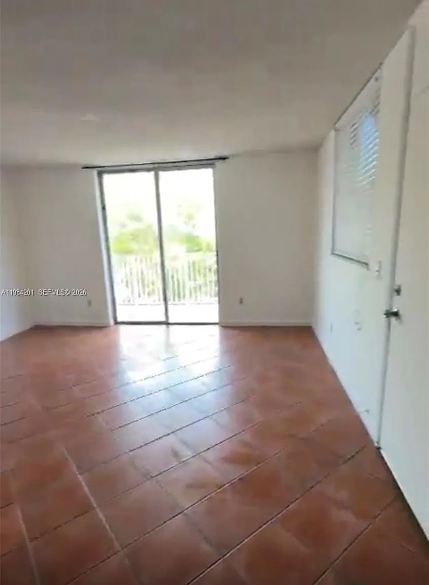 North Bay Villas Condo — Photo 1