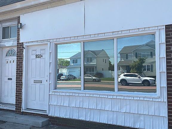 5th image of 958 Fulton St