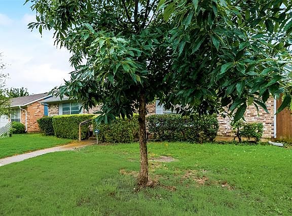 4th image of 926 Wandering Way Dr